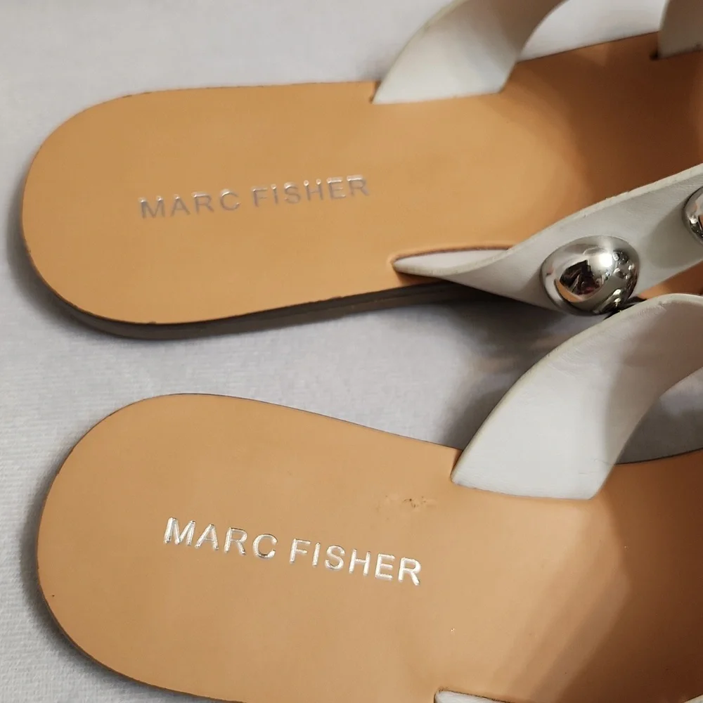 Marc Fisher Bryte 2 Flat White Silver Large Studded Summer Sandals (W Size 8)